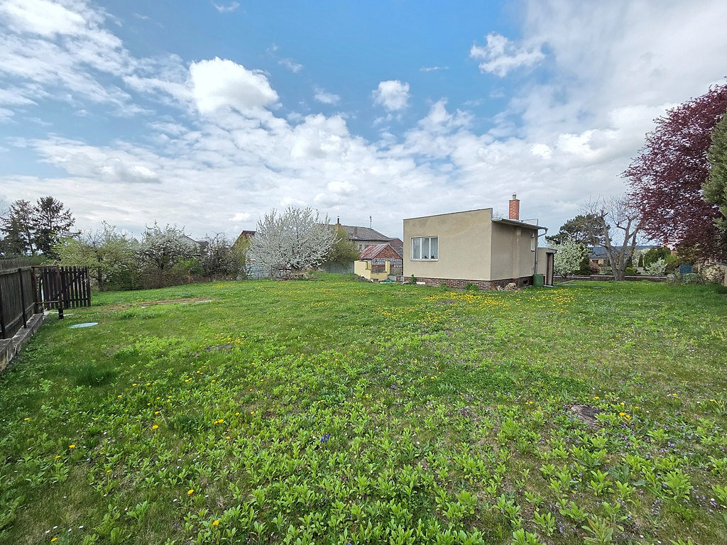 Prodej stavebního pozemku 1 271 m² – pohled 2