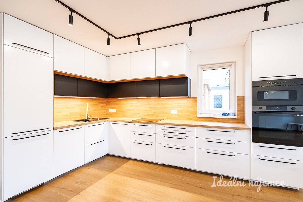 Pronájem domu 120 m² s pozemkem 640 m²