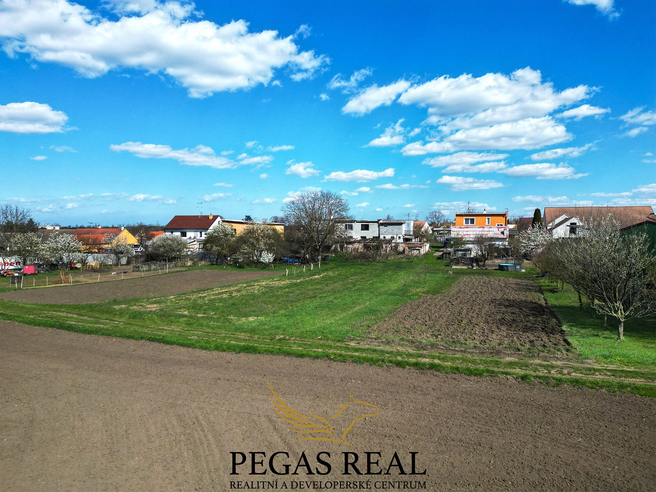 Prodej stavebního pozemku 1 635 m² – fotografie 3