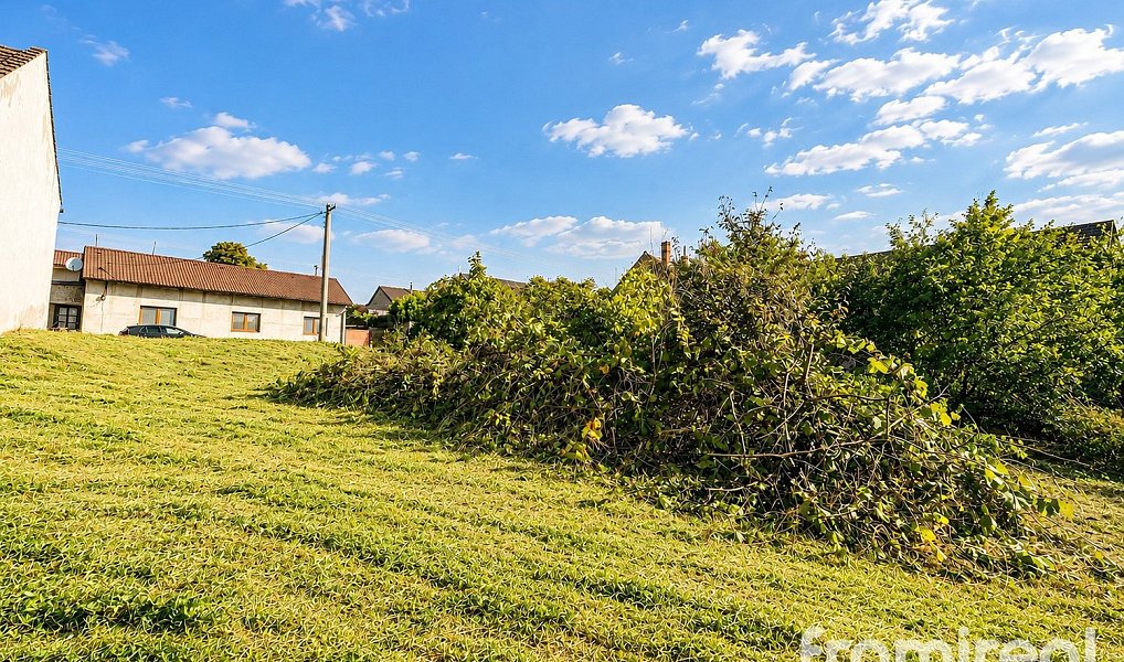 Prodej stavebního pozemku 1 033 m², Dyjákovice – náhled fotky 3