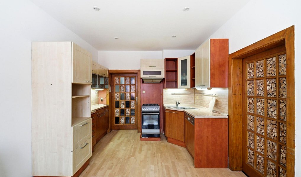 Prodej domu 250 m² s pozemkem 304 m², Jirkov – náhled fotky 2