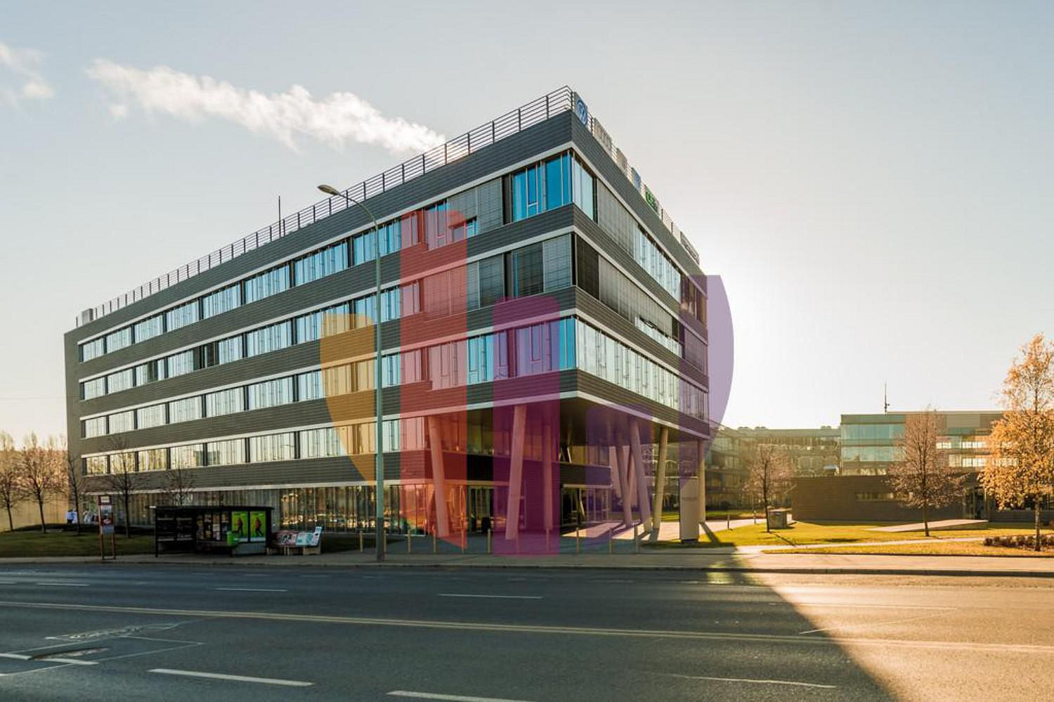 Pronájem kanceláře 300 m²