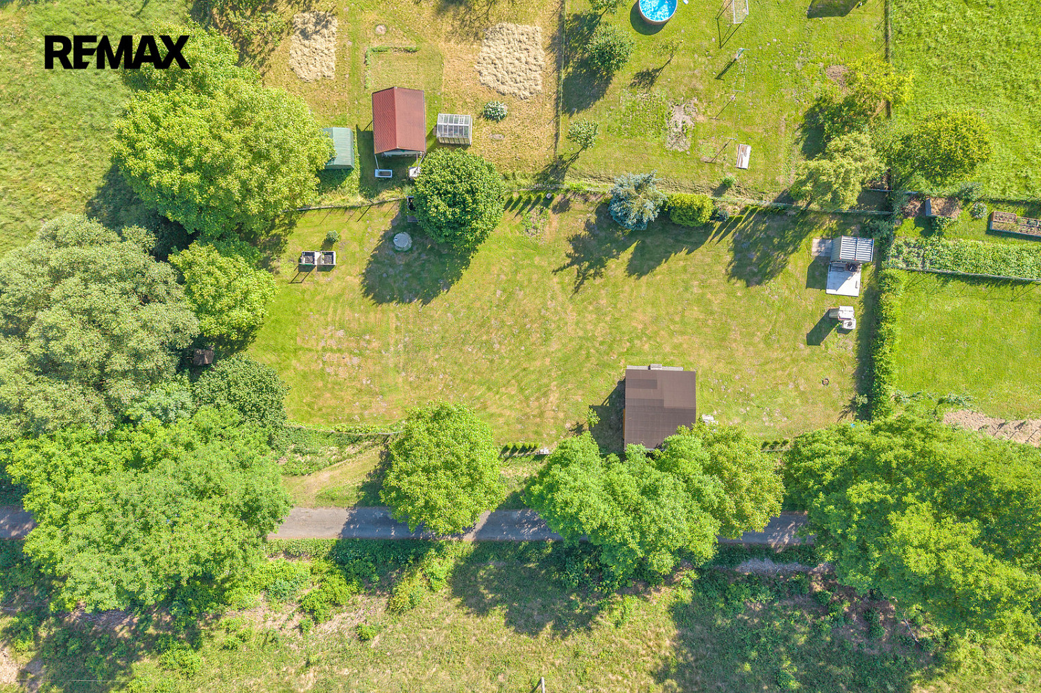 Prodej stavebního pozemku 847 m² – pohled 2