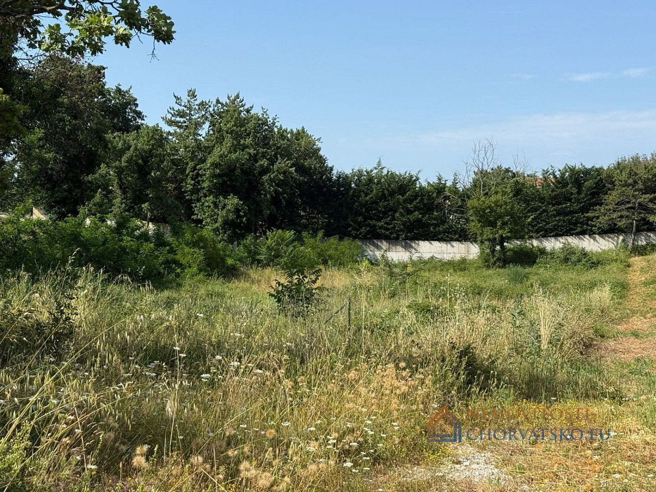 Prodej stavebního pozemku 500 m², Barban