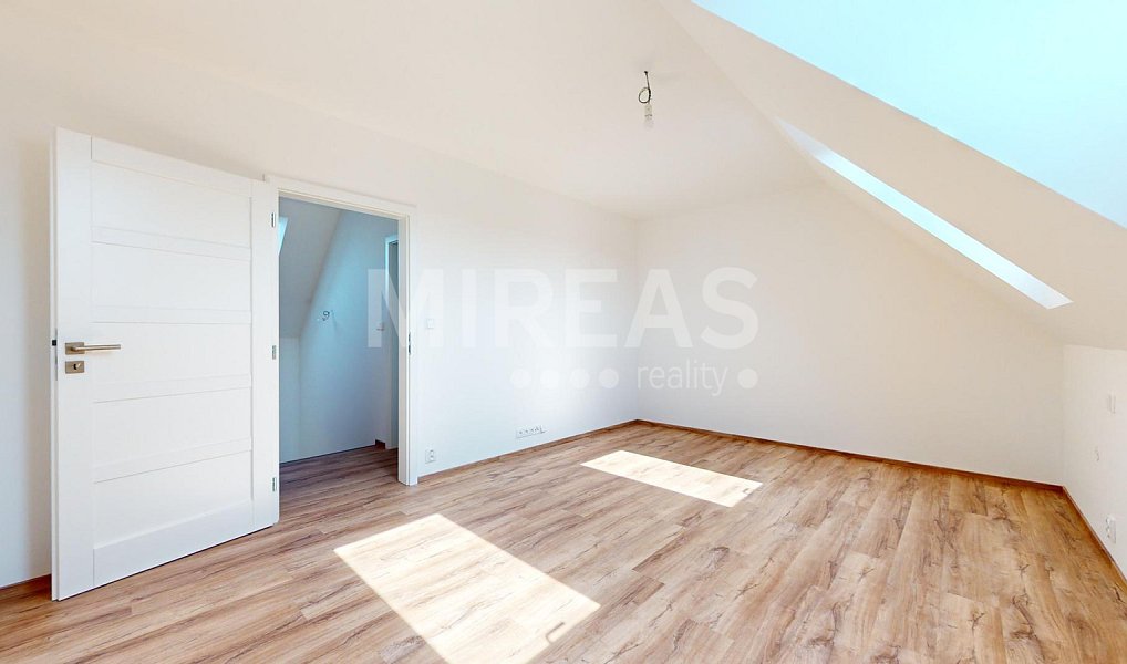 Prodej domu 133 m² s pozemkem 440 m², Dvory – náhled fotky 25