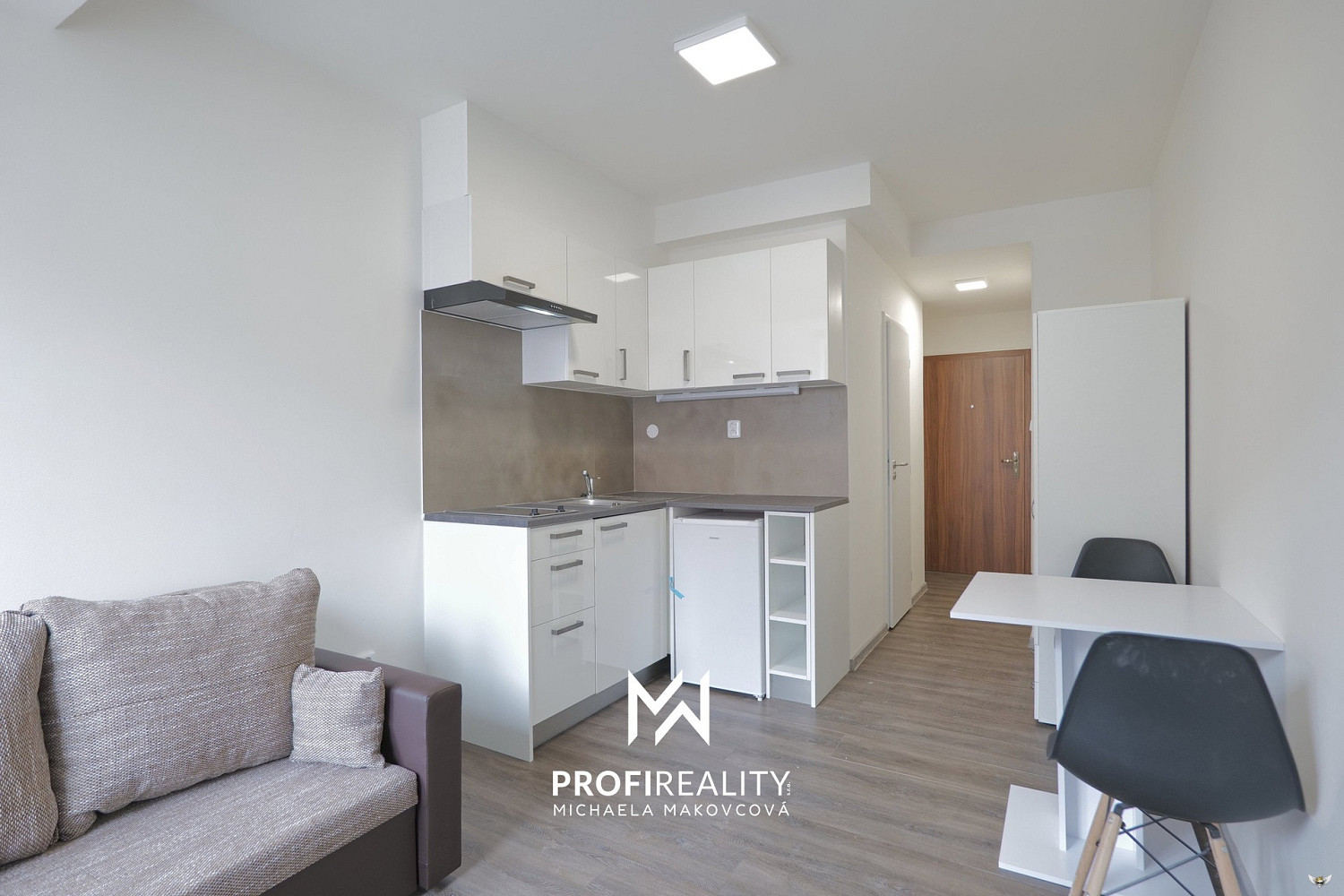 Pronájem bytu 1+kk 18 m² – fotografie 2