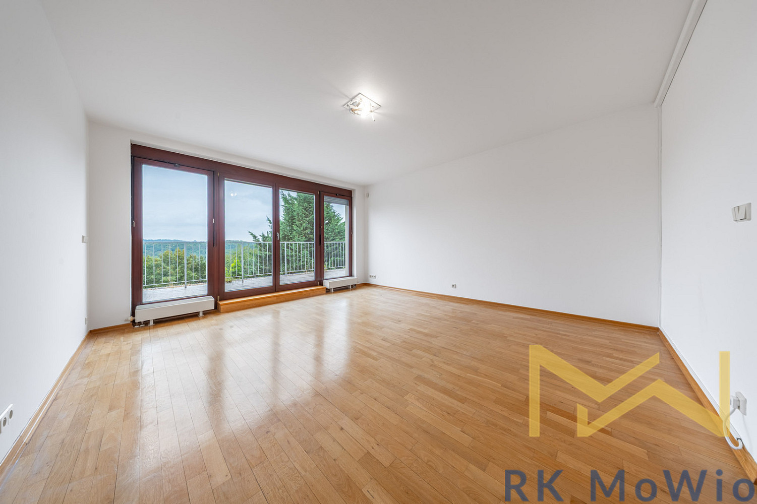 Pronájem domu 360 m² s pozemkem 857 m² — photo 2