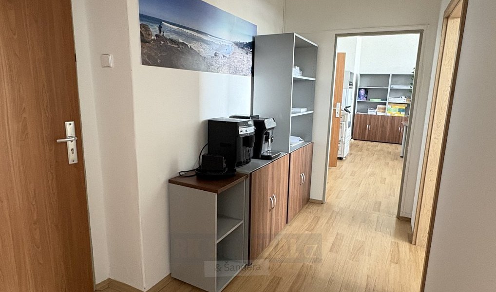 Pronájem kanceláře 70 m², České Budějovice – fotka 1 z 9