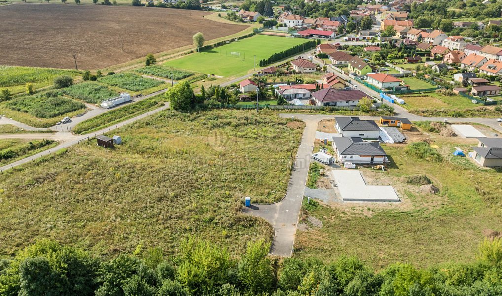Prodej stavebního pozemku 1 642 m², Lutopecny – náhled fotky 2