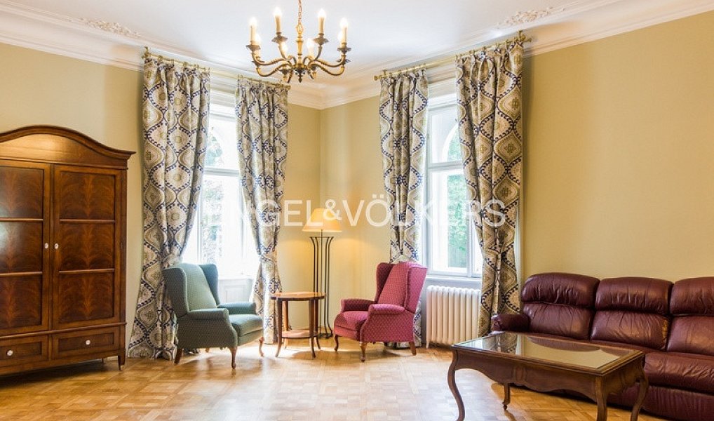 Pronájem domu 827 m² s pozemkem 7 900 m², Praha – náhled fotky 8