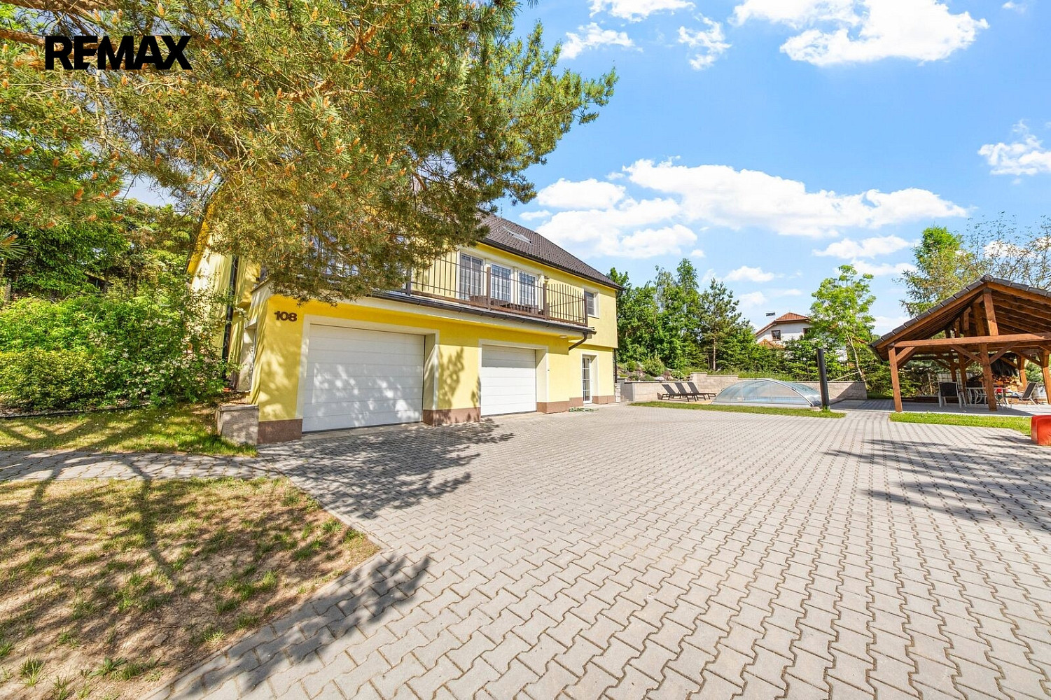 Prodej domu 300 m² s pozemkem 150 m² – fotografie 2