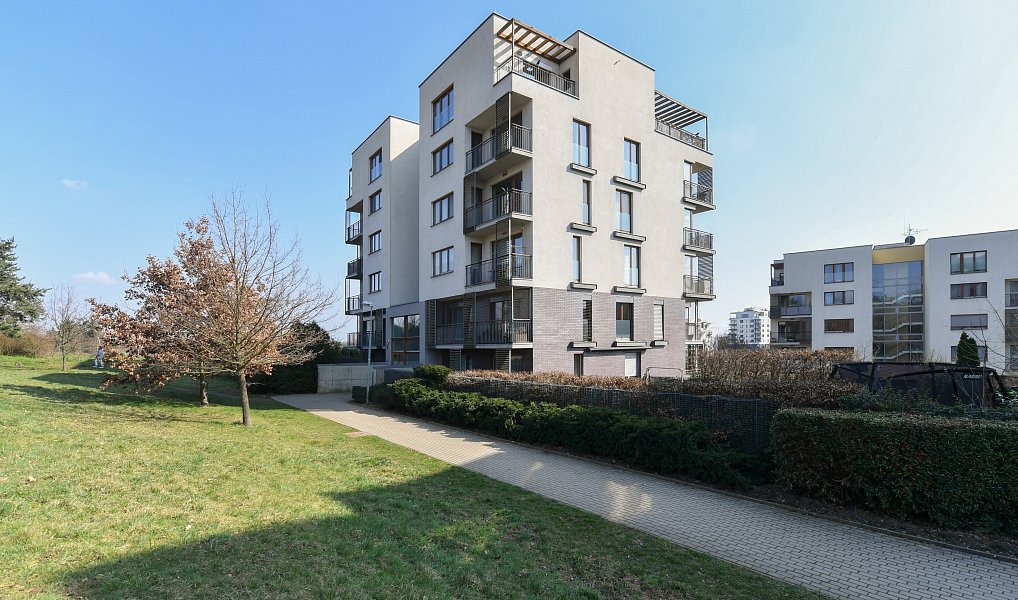 Prodej bytu 4+kk 135 m², Praha – náhled fotky 36