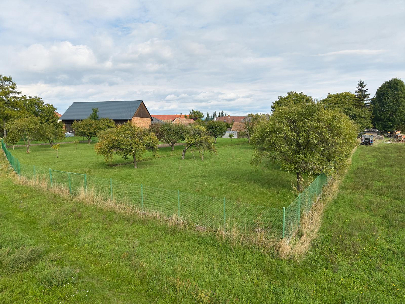 Prodej stavebního pozemku 2 423 m² – fotografie 5
