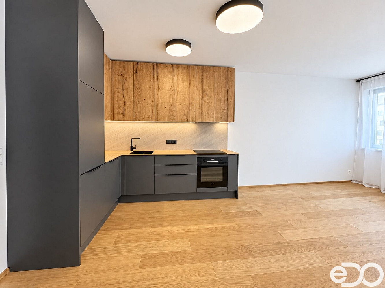 Pronájem bytu 2+kk 61 m² – fotografie 2