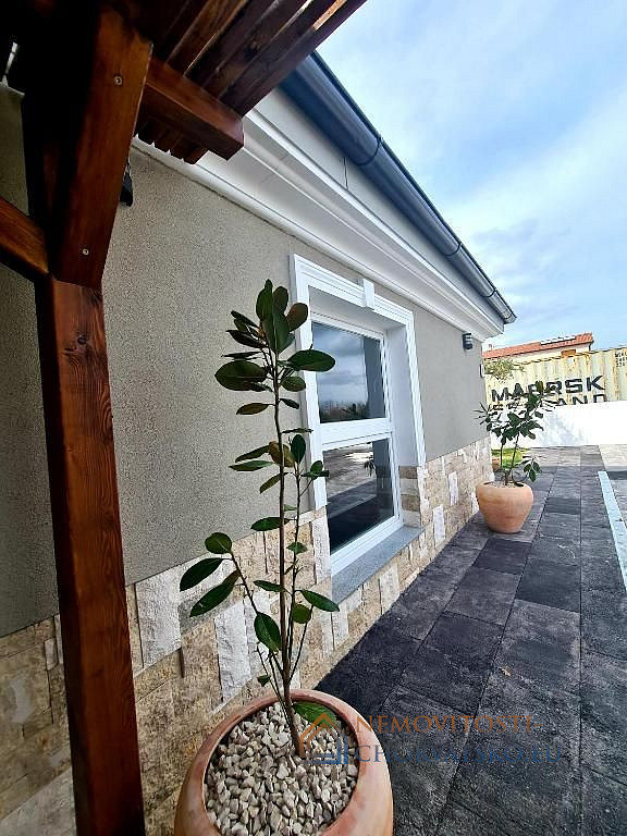 Prodej domu 248 m² s pozemkem 1 528 m² - Widok 6