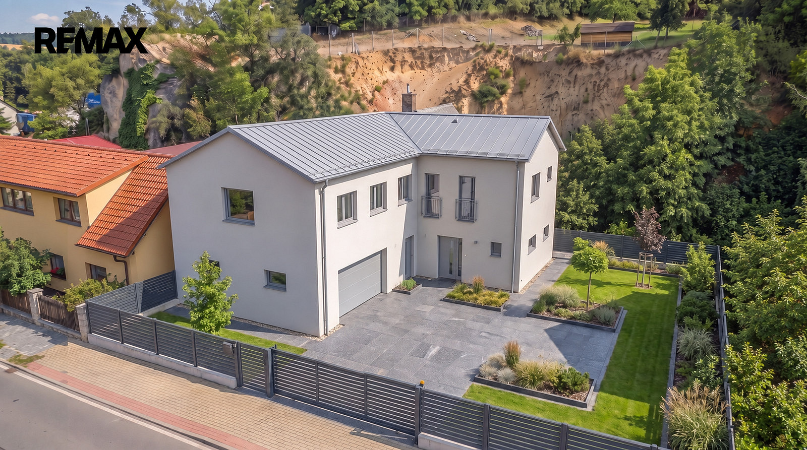 Prodej stavebního pozemku 2 294 m²