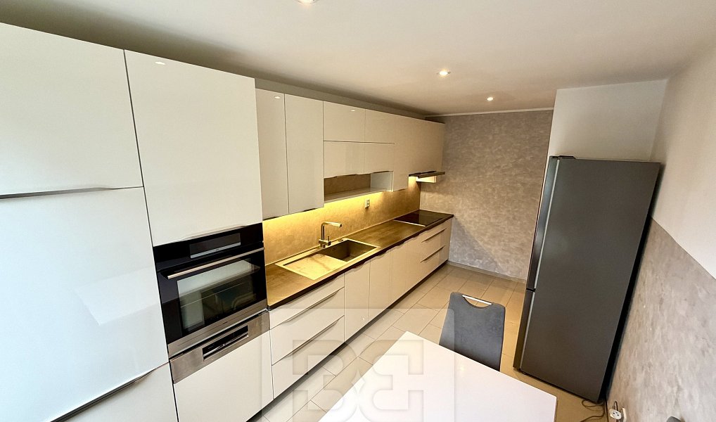 Prodej bytu 3+1 78 m², Praha – náhled fotky 3