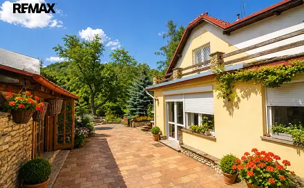 Prodej domu 230 m² s pozemkem 4 228 m², Poustka, Praha 6 - Lysolaje