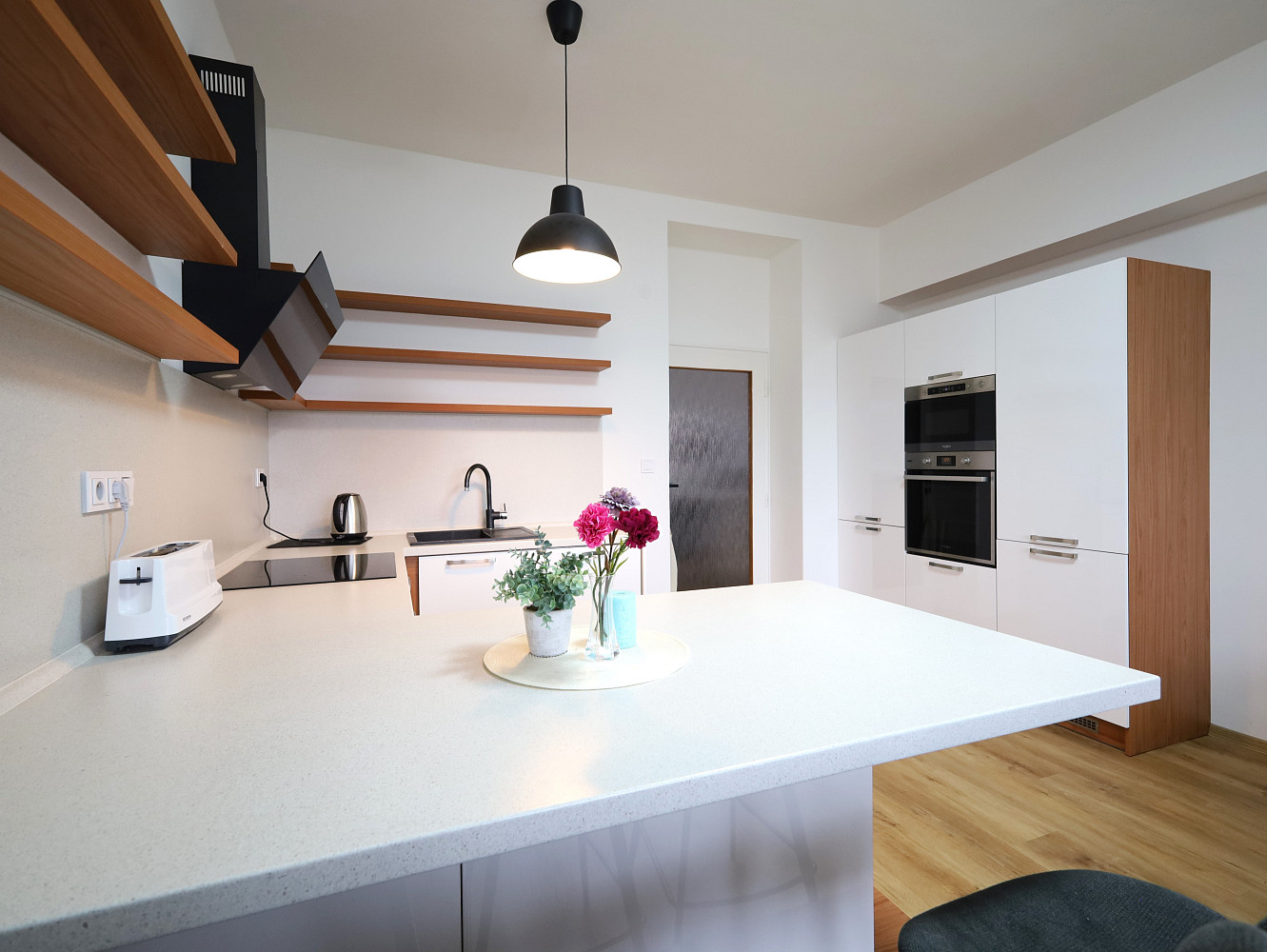 Pronájem bytu 3+kk 76 m² — photo 2
