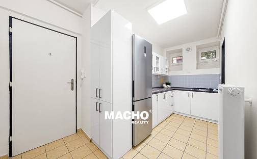 Pronájem bytu 2+1 50 m², Na dědinách, Praha 4 - Michle