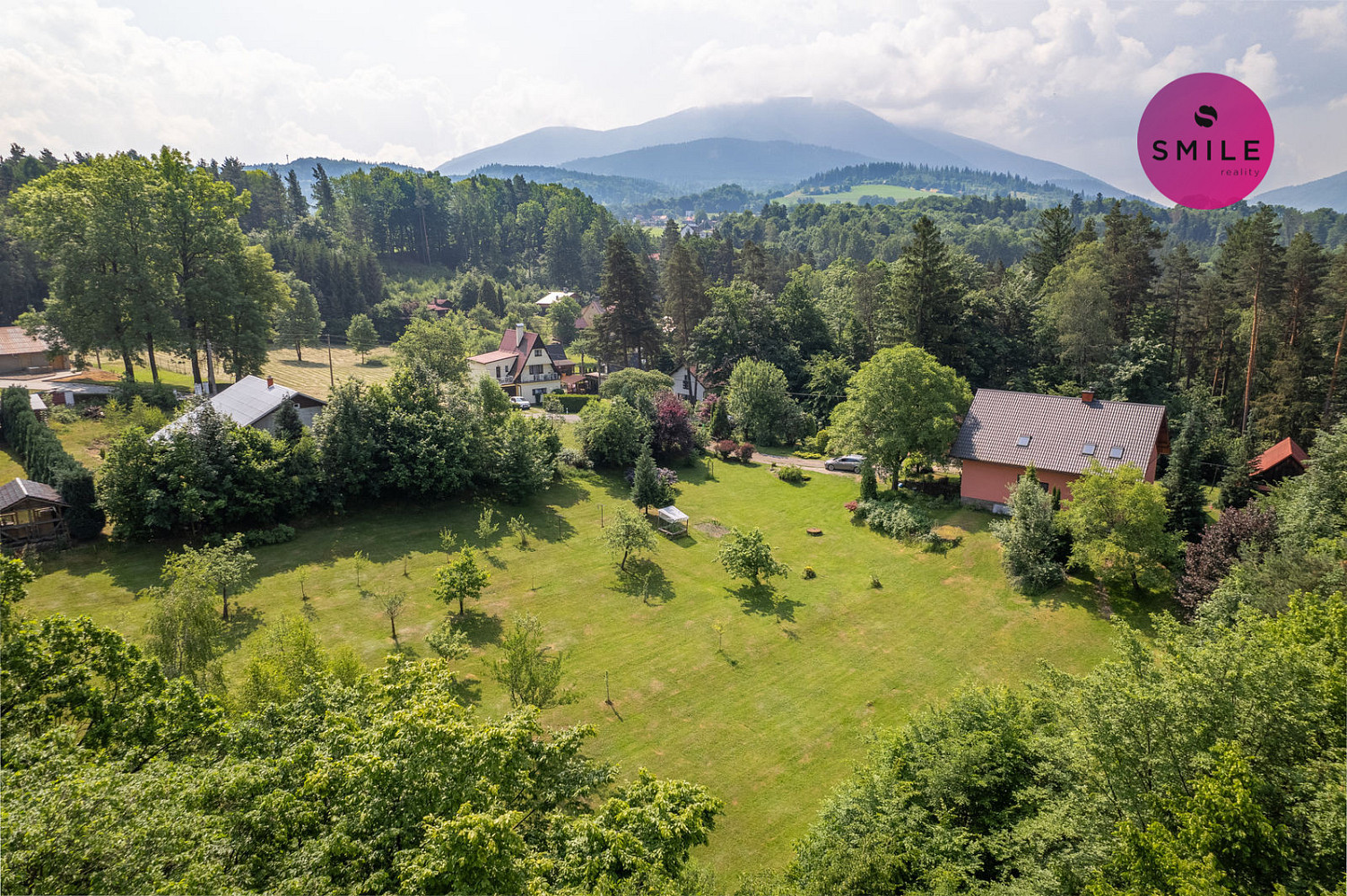 Prodej stavebního pozemku 2 047 m² – pohled 3