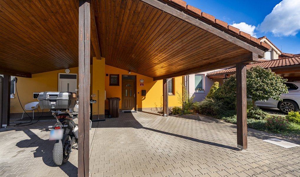 Prodej domu 120 m² s pozemkem 240 m², Kuřim – náhled fotky 2