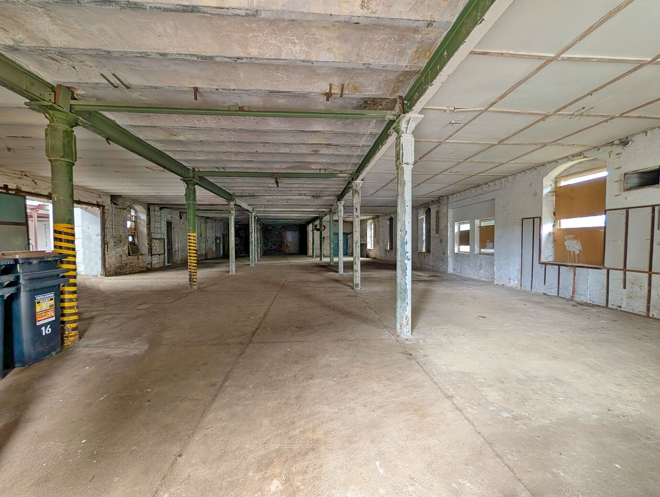 Pronájem skladovacích prostor 1 333 m² – fotografie 3