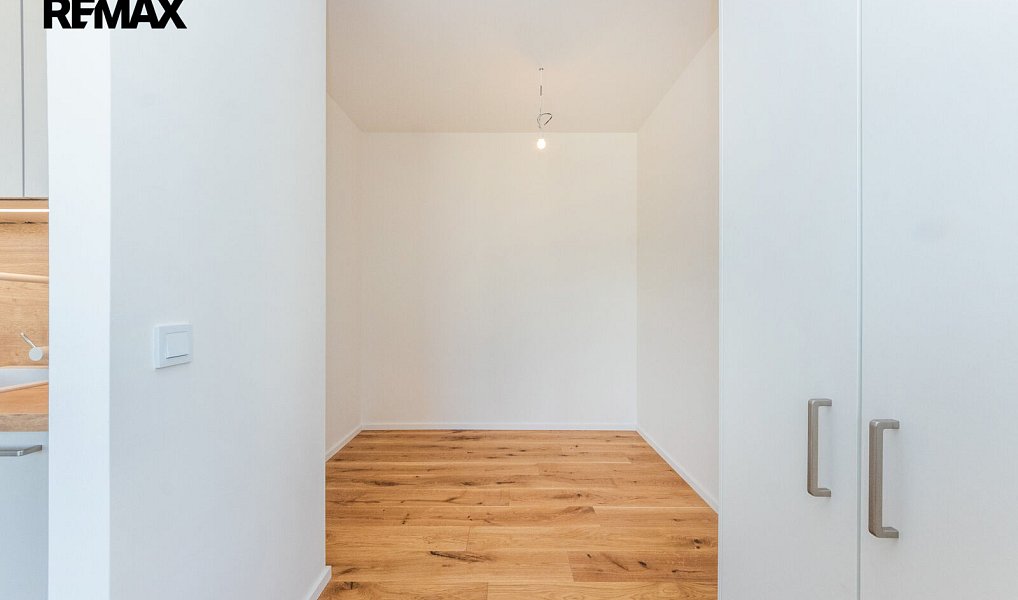 Pronájem bytu 1+kk 37 m², Praha – náhled fotky 11