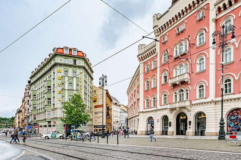 Äripind, 221 m²