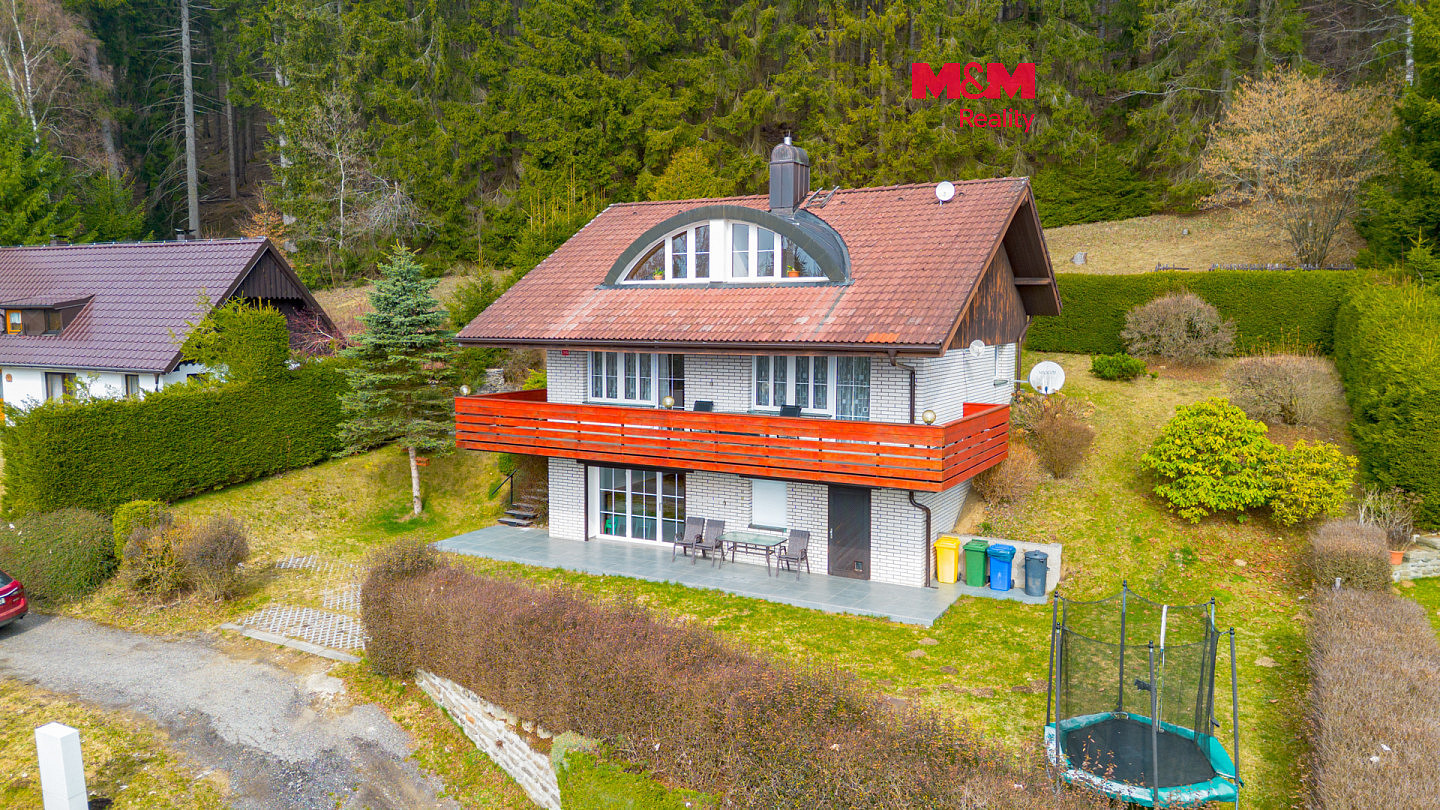 Prodej domu 176 m² s pozemkem 1 369 m²