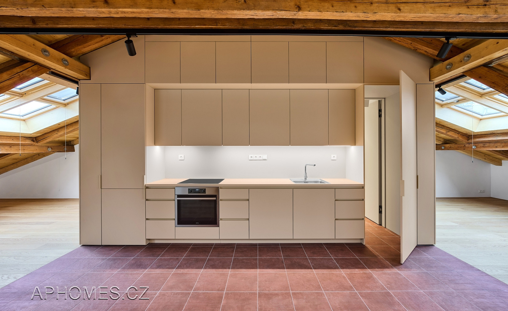 Pronájem bytu 1+kk 97 m² – fotografie 3