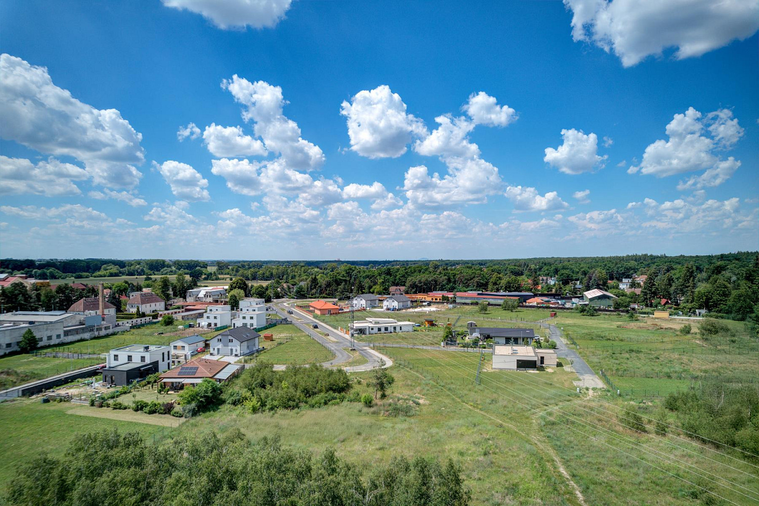 Prodej stavebního pozemku 733 m² – fotografie 3