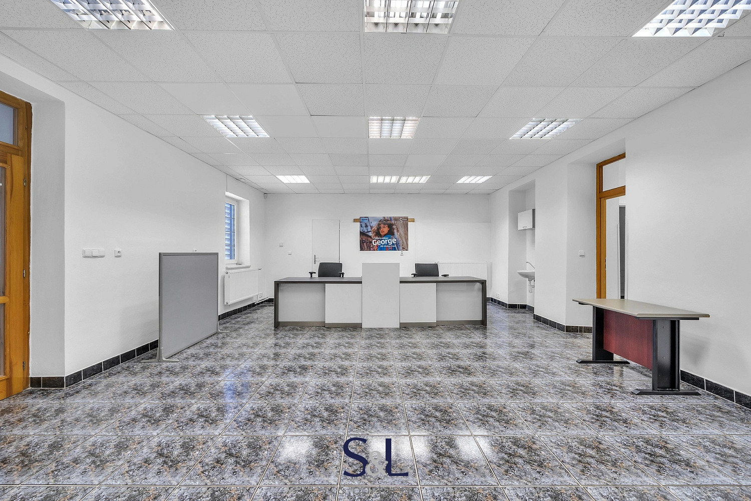 Pronájem kanceláře 332 m² – pohled 2