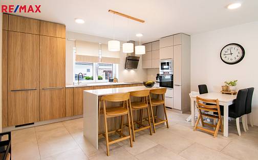 Prodej domu 191 m² s pozemkem 374 m², Praha 8