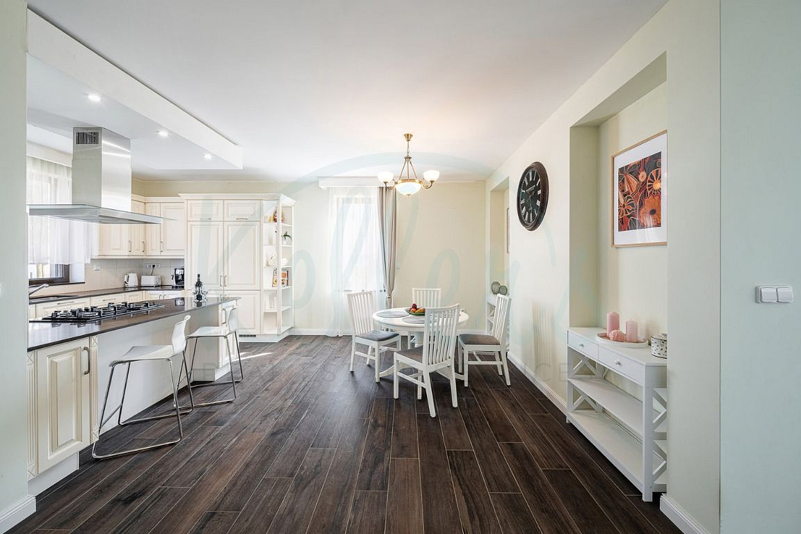 Pronájem domu 244 m² s pozemkem 972 m² – další