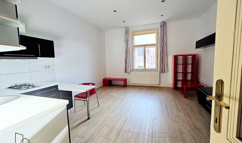 Pronájem bytu 1+kk 27 m², Praha – fotka 1 z 10
