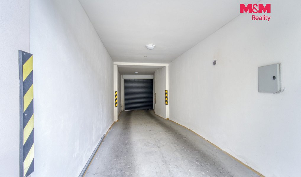 Pronájem garážového stání, 15 m2, Plzeň, ul. Karlova, Plzeň – náhled fotky 2