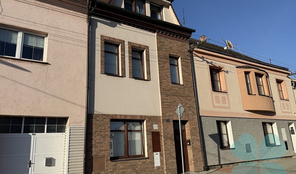 Prodej domu 220 m² s pozemkem 449 m², Radnice – fotka 1 z 40