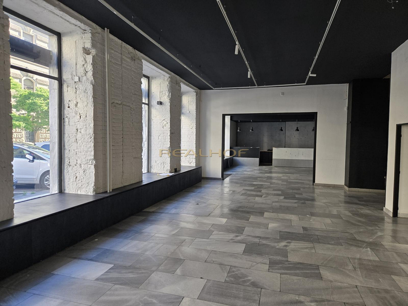 Pronájem obchodních prostor 165 m² – fotografie 2