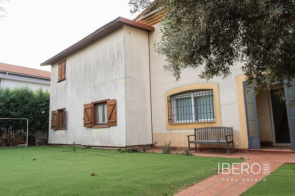 Prodej domu 280 m² s pozemkem 1 036 m² — photo 2