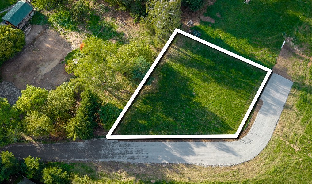 Prodej stavebního pozemku 586 m², Kytín – fotka 1 z 10