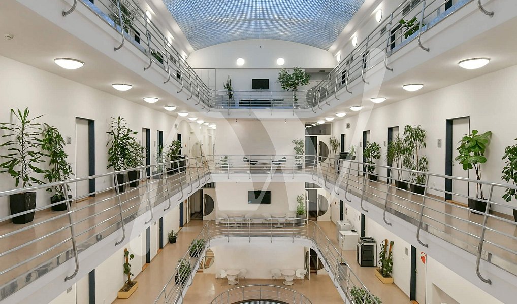 Pronájem kanceláře 239 m², Praha – náhled fotky 3