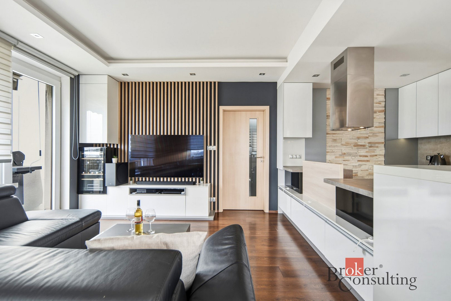 Pronájem bytu 3+kk 79 m² – fotografie 3