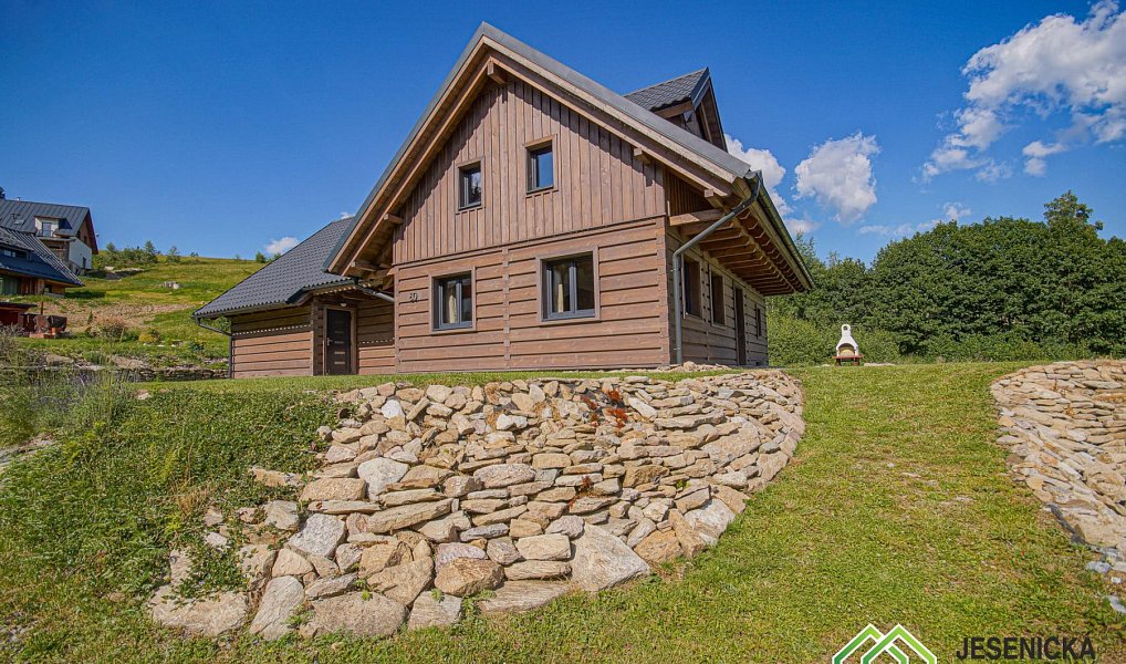 Prodej chaty/chalupy 249 m² s pozemkem 829 m², Staré Město – náhled fotky 2