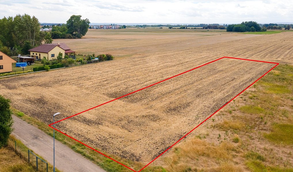 Prodej stavebního pozemku 1 477 m², Dašice – fotka 1 z 17