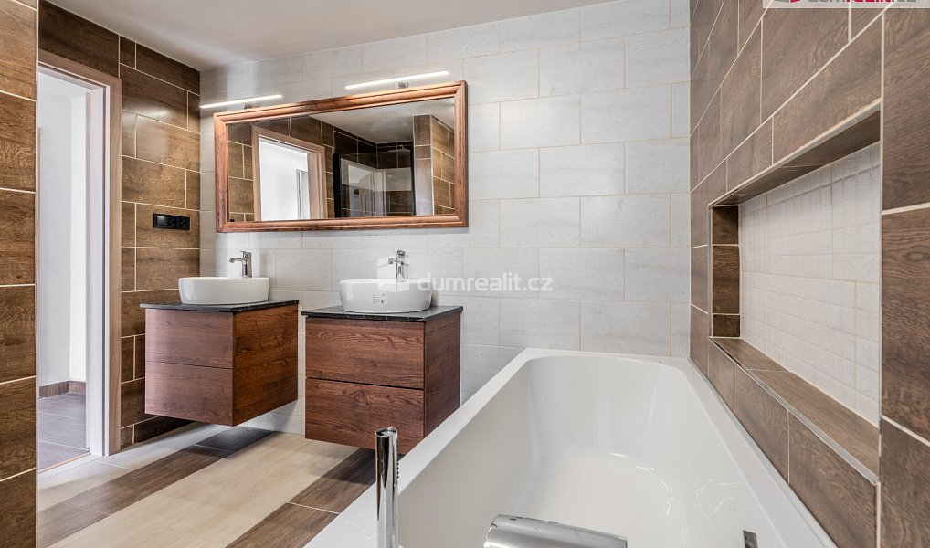 Prodej domu 460 m² s pozemkem 225 m², Vědomice – náhled fotky 3