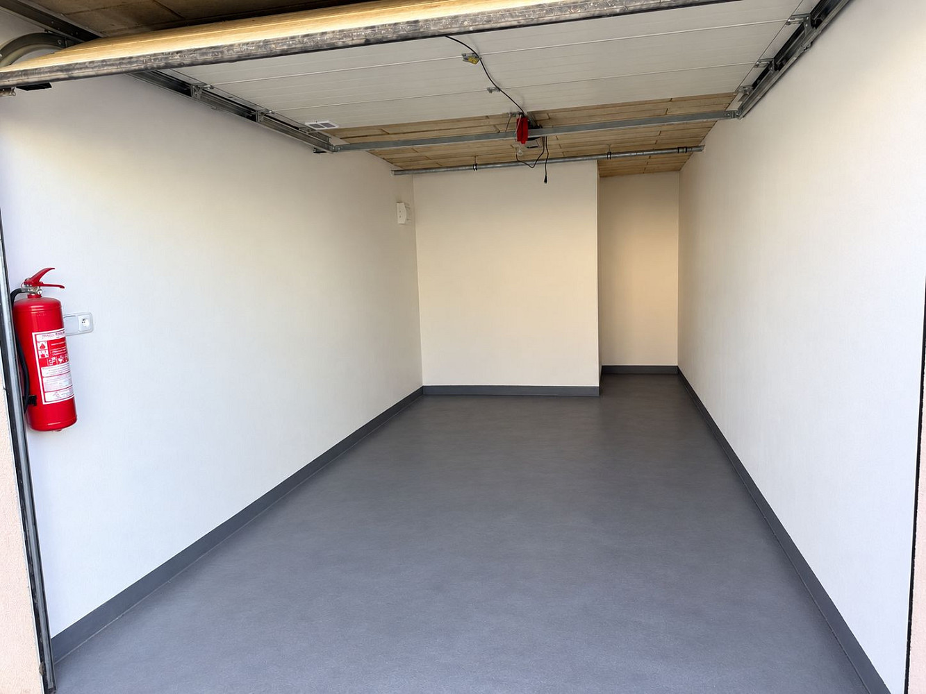 Garáž 16m2, Králův Dvůr – fotografie 2