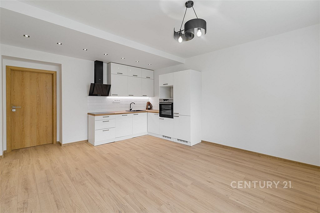 Pronájem bytu 2+kk 56 m² — photo 2