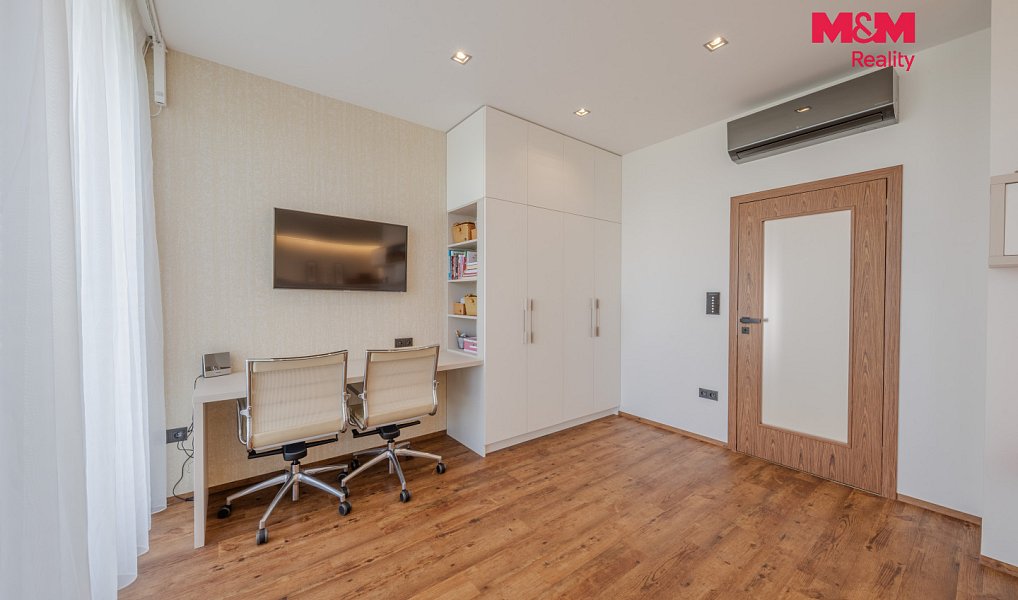 Pronájem domu 276 m² s pozemkem 3 217 m², Mostkovice – náhled fotky 15
