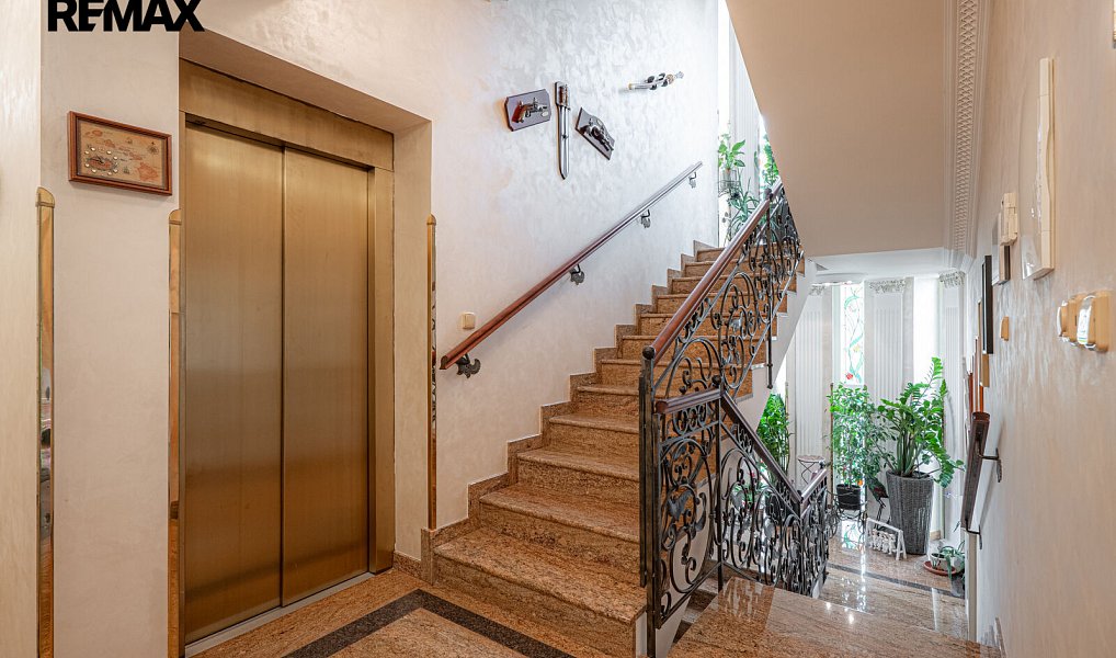 Prodej domu 616 m² s pozemkem 690 m², Praha – náhled fotky 13